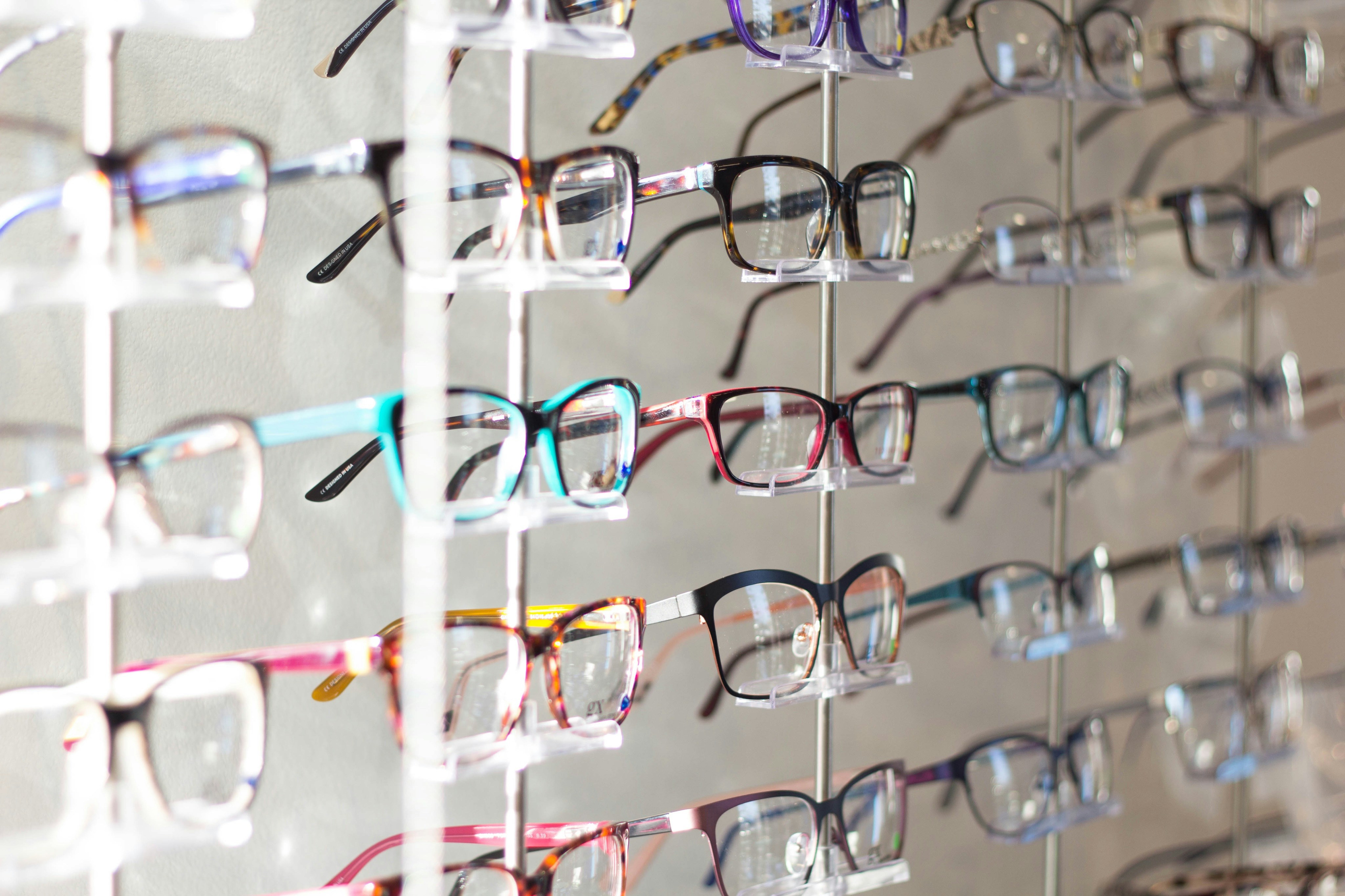 How to Tell If You Need Glasses 2 img