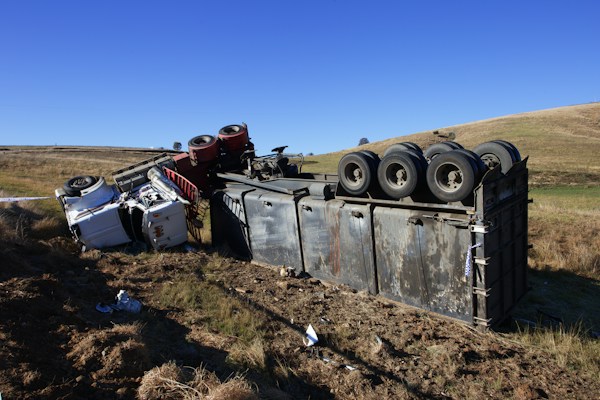 Steps To Take Following a Truck Accident 1 img